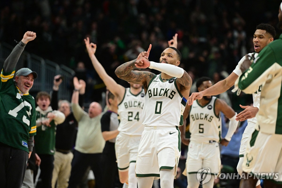 릴러드 연장 버저비터 결승 3점포…NBA 밀워키, 새크라멘토 격파