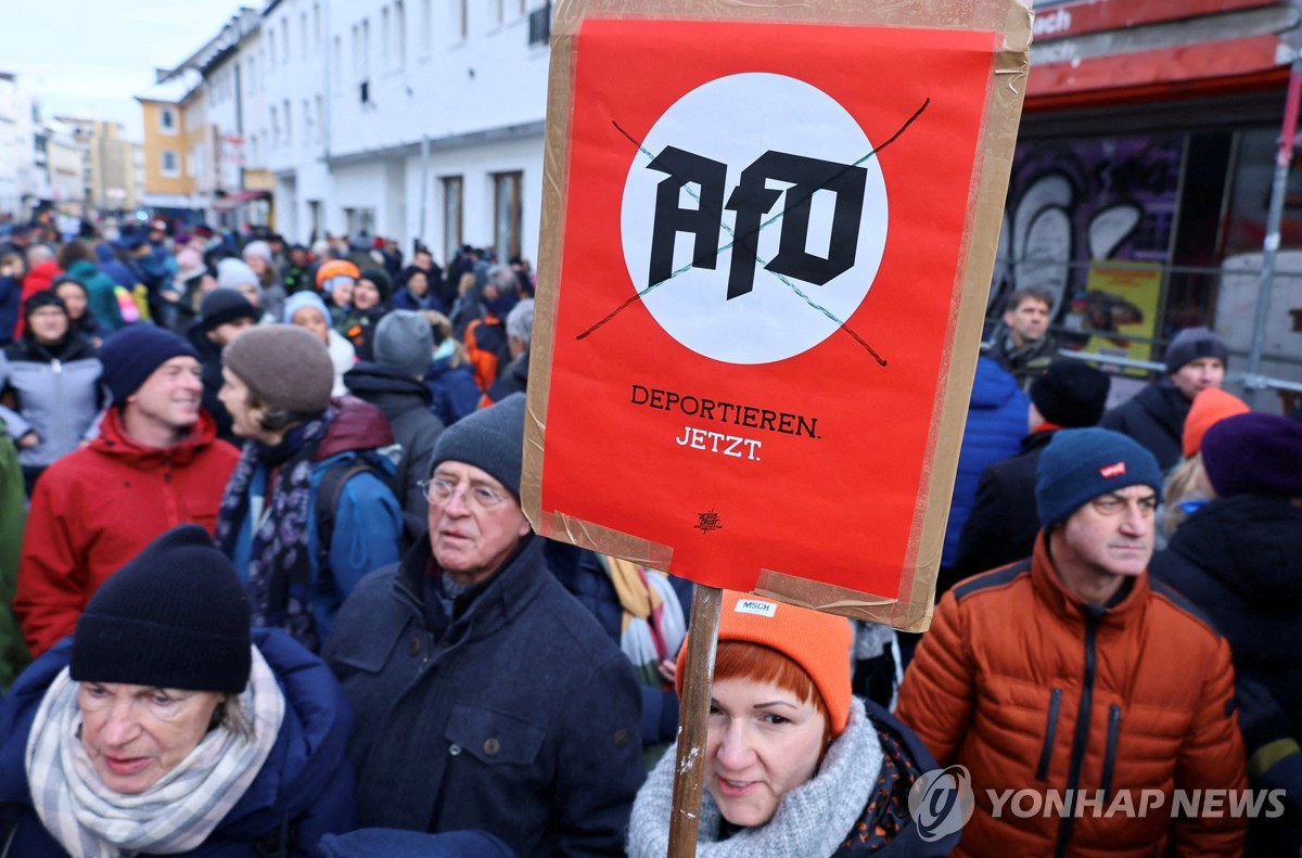 논란으로 세 불리는 독일 극우 AfD…가입신청 쇄도