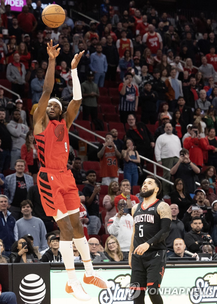 NBA 밀워키, 감독 경질 후 첫 경기 승리…아데토쿤보 트리플더블