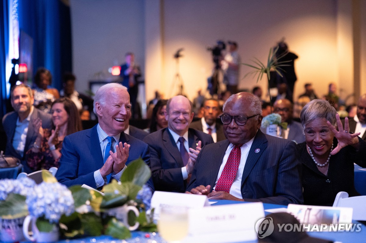 바이든, 첫 공식 대선 관문 사우스캐롤라이나 출격…흑인 공략