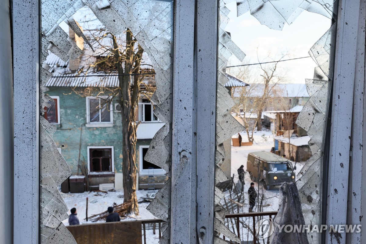 우크라 동부 러 점령지 포격…"최소 13명 사망"