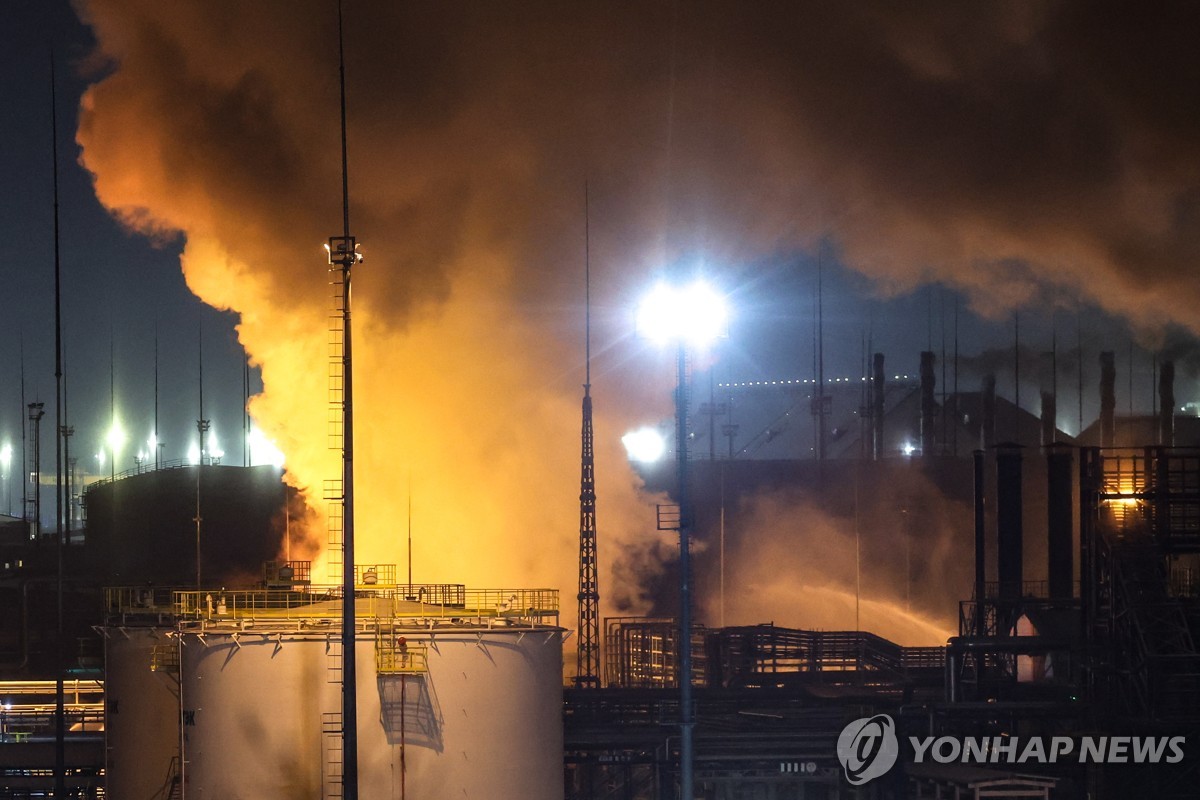 '드론 공격 의심' 러 발트해 연료 터미널 일부 운영 재개