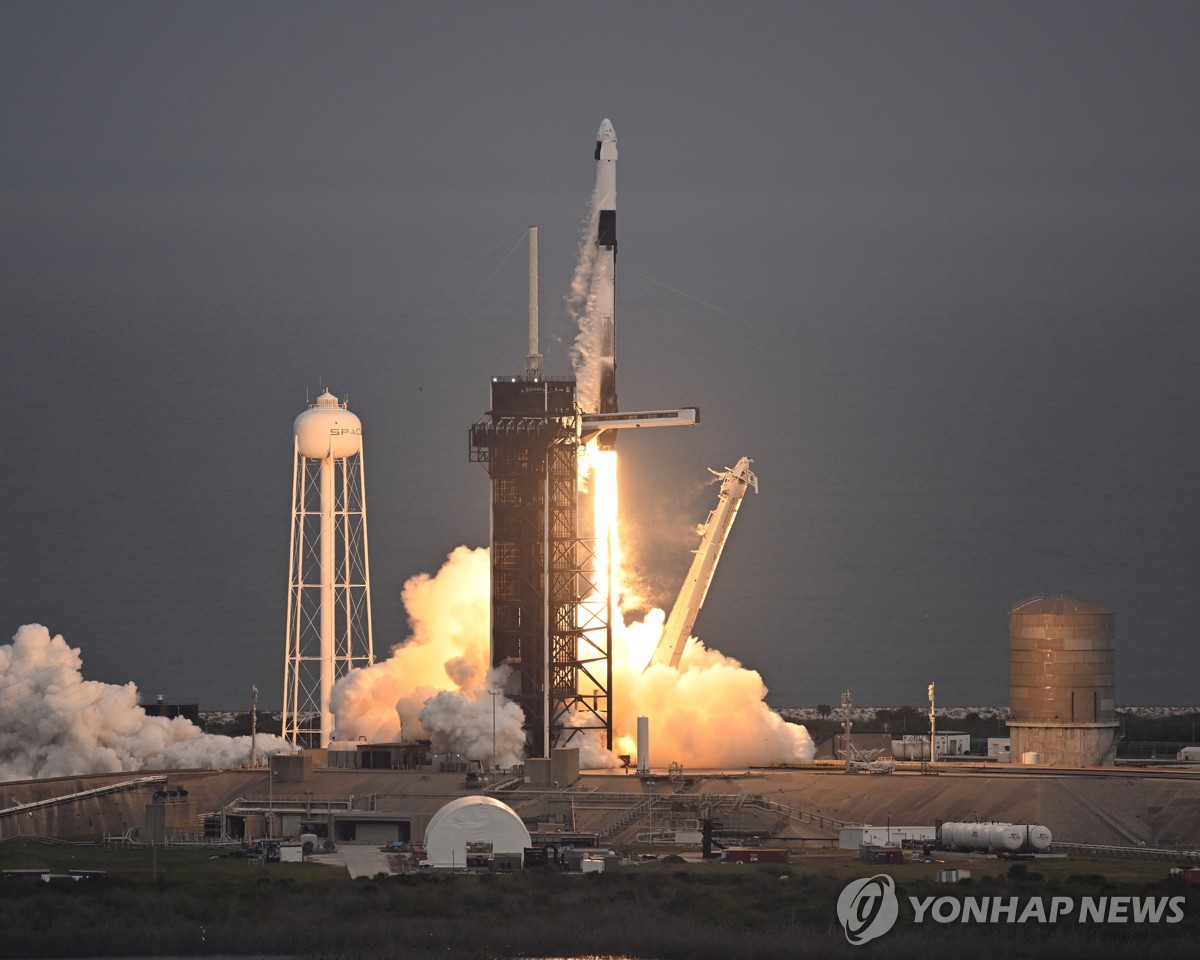튀르키예 첫 우주인 등 4명 탑승한 민간우주선, ISS 향해 발사