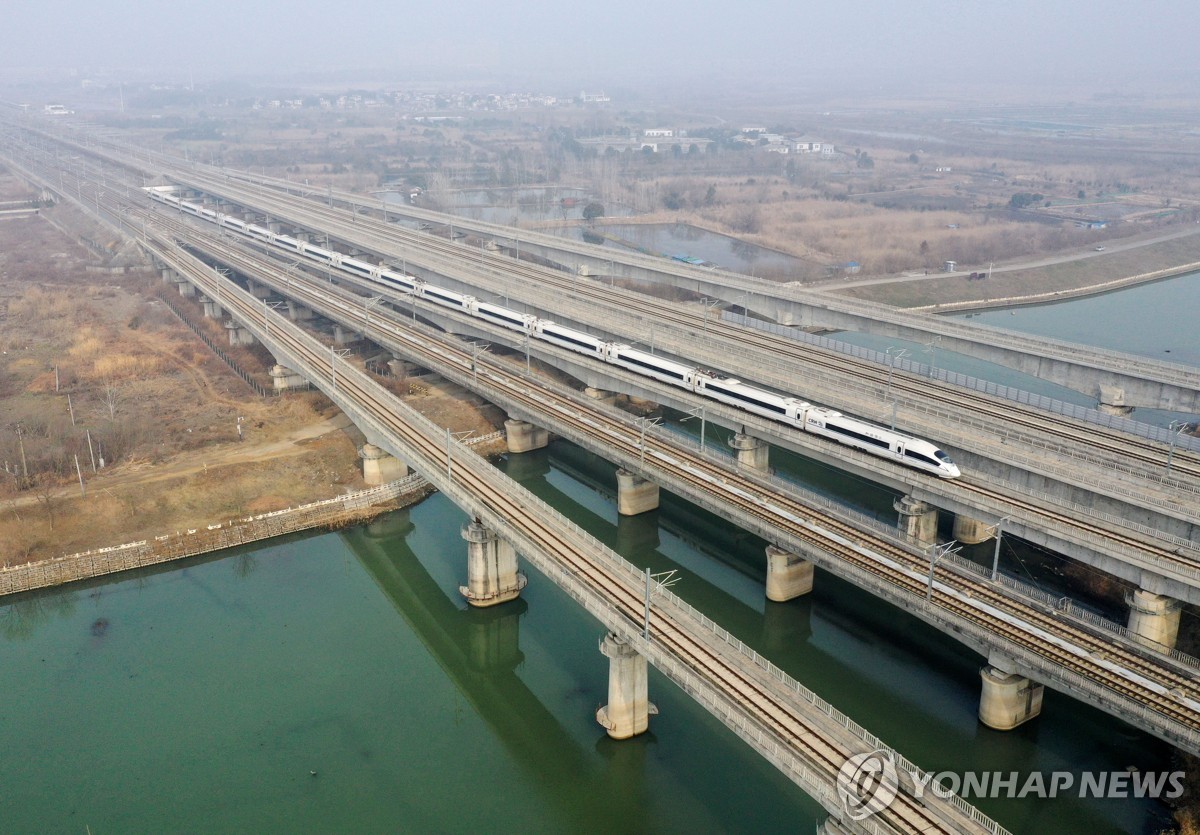 中, 세계 최고 시속 450km 고속철 내년 운행 예정