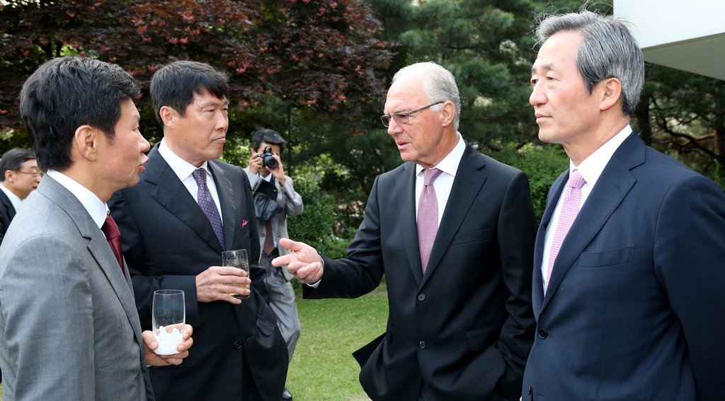 차붐과의 우정도…베켄바워, 한국 축구계와 깊은 인연