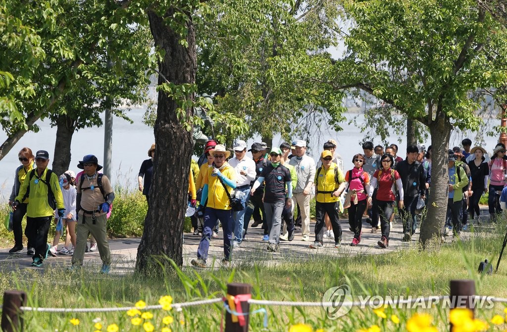 "걸어서 지구 한 바퀴" 강릉바우길, 주말 걷기 9천800㎞ 돌파