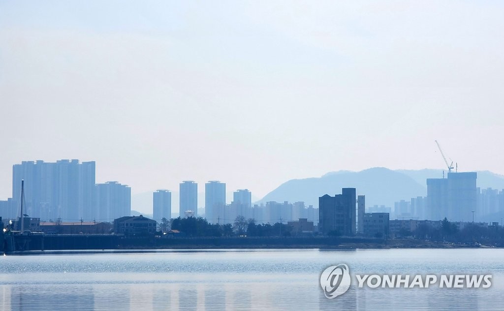 강원 맑고 일교차 커…영서 미세먼지 '나쁨'