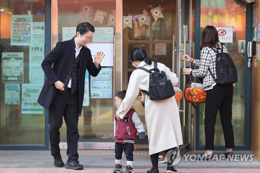 '이모님' 구하기 전쟁…"육아휴직 끝나면 고민 더 커지죠"