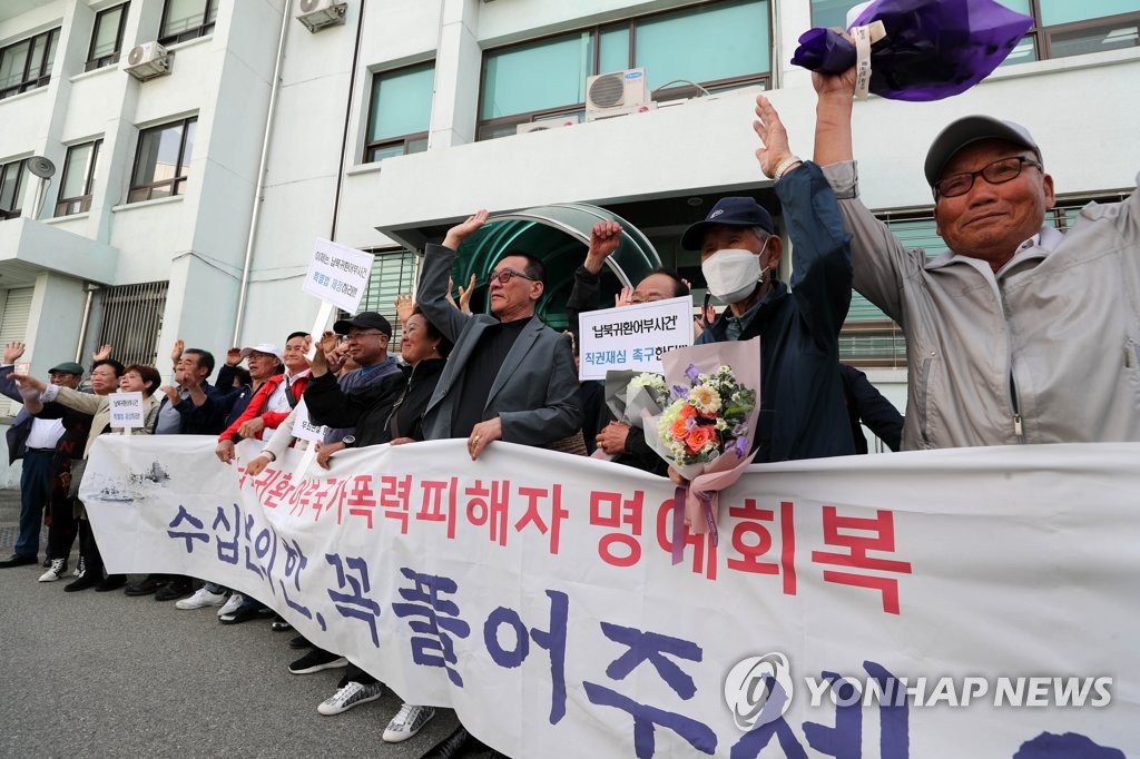 "죽은 아버지의 무죄를 위해 아들이 피고인석에 꼭 서야 하나요"