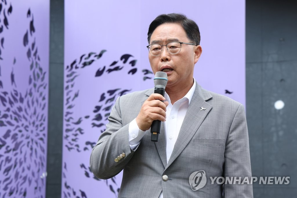 '시의원들에게 돈 봉투 건넨 혐의' 강수현 양주시장 송치