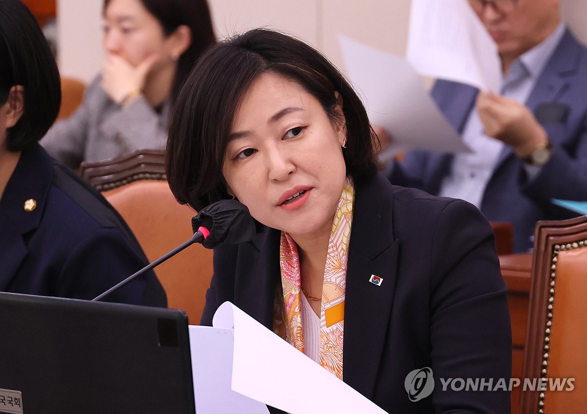 황보승희 의원, 첫 재판서 불법 정치자금 수수 혐의 부인