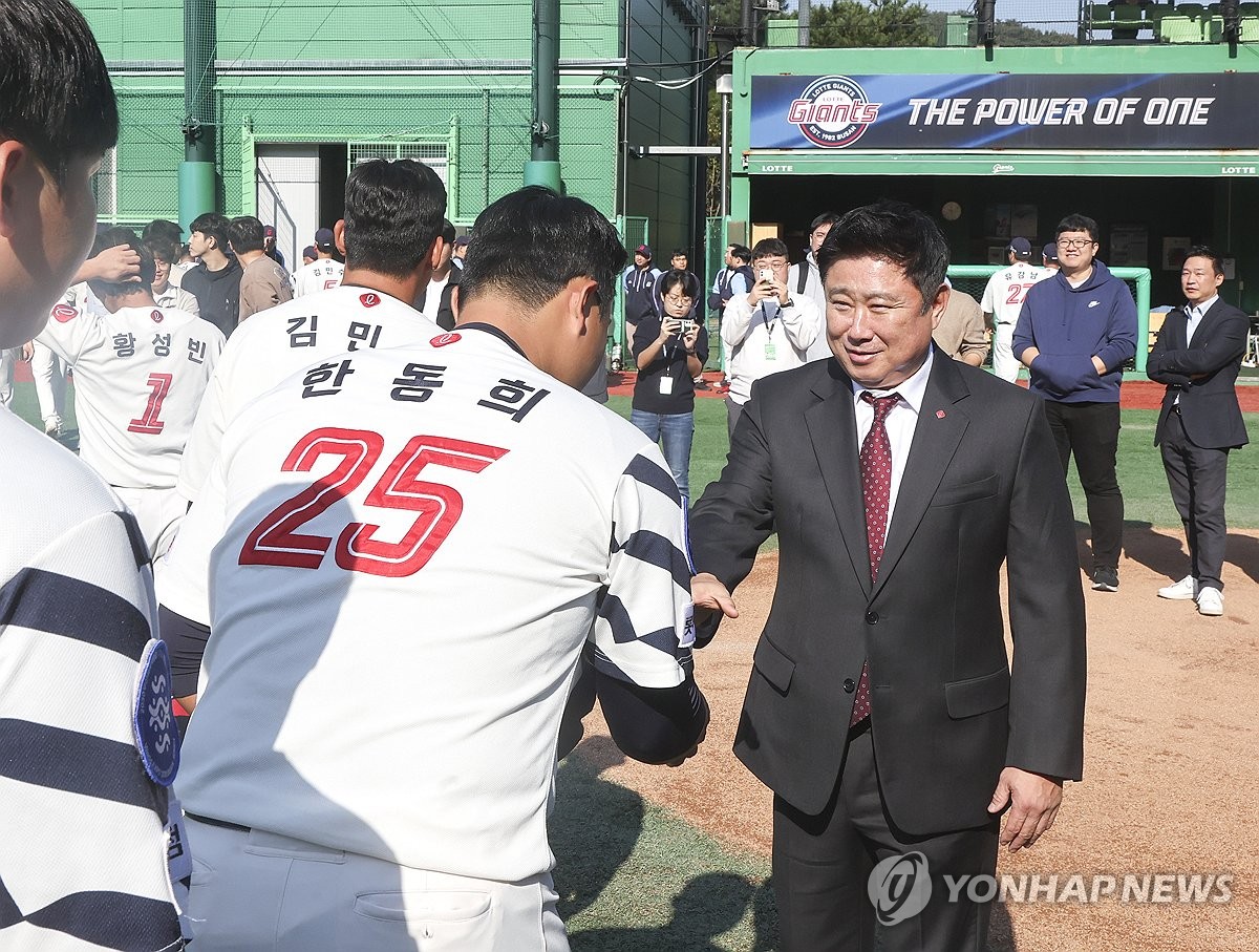 거침없는 롯데 김태형 감독…한동희 시즌 중 입대에 아쉬움 토로