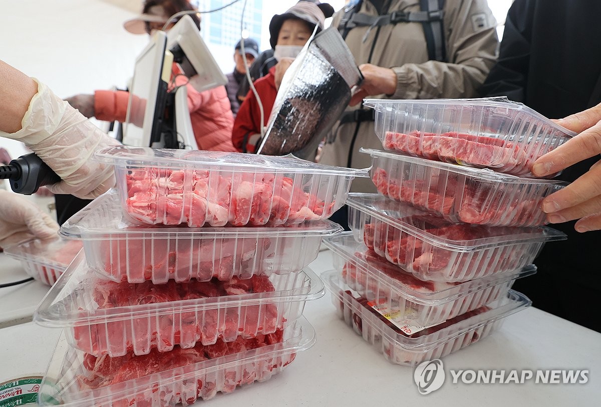 농식품장관 "설 축산물 공급 안정적…물가부담 완화 지원"