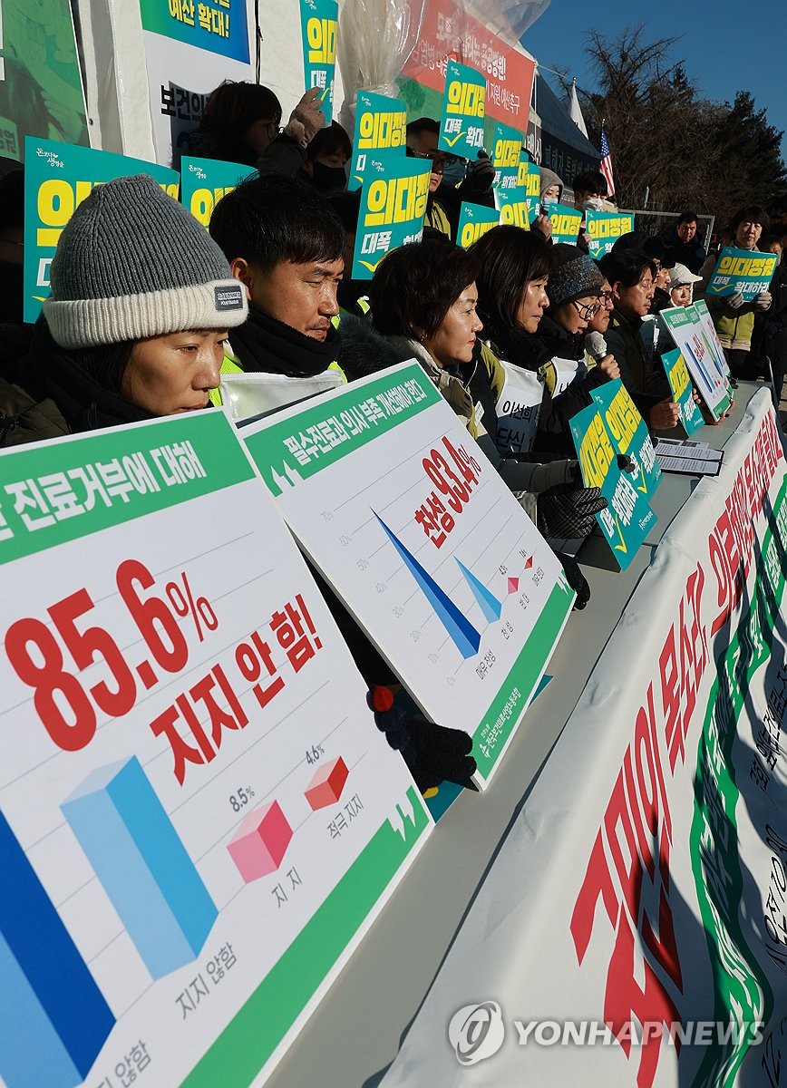 의대증원에 전공의 단체행동 엄포…"고통 외면·국민협박" 비판