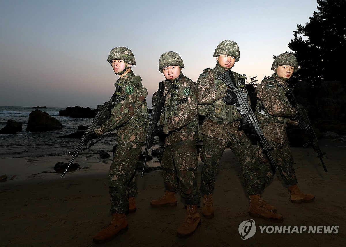 군, 새해 첫날 포사격 훈련으로 '압도적 화력' 과시