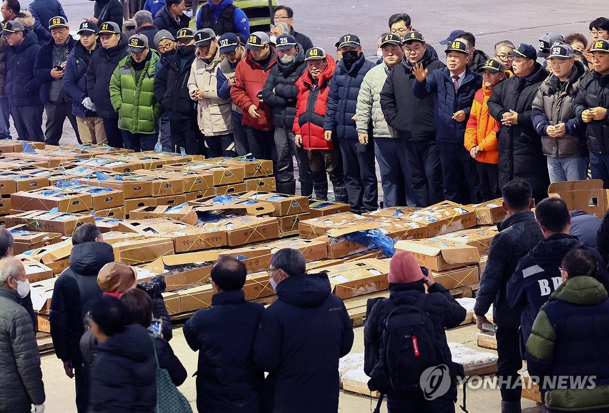 16만t 위판 목표로 힘찬 출발…부산공동어시장 올해 첫 경매