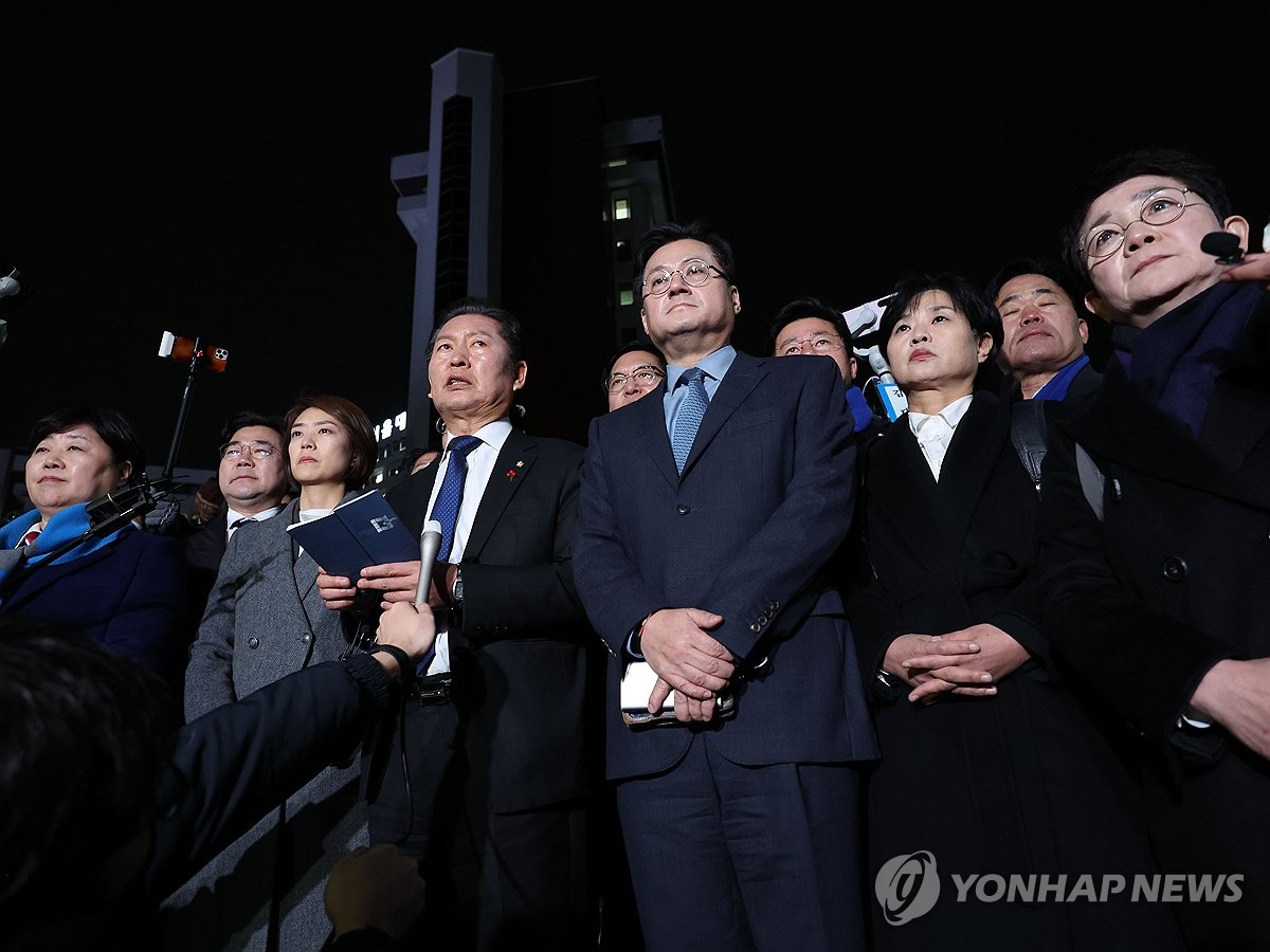 민주 "이재명 수술 끝나…한점 의혹없이 수사해 진상 밝혀야"