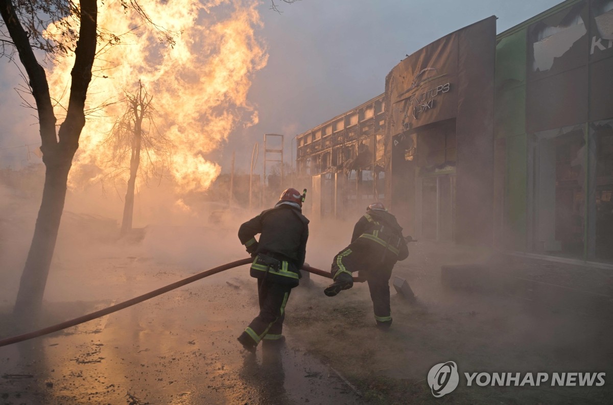 우크라 "러 공습에 어린이 5명 등 11명 숨져"