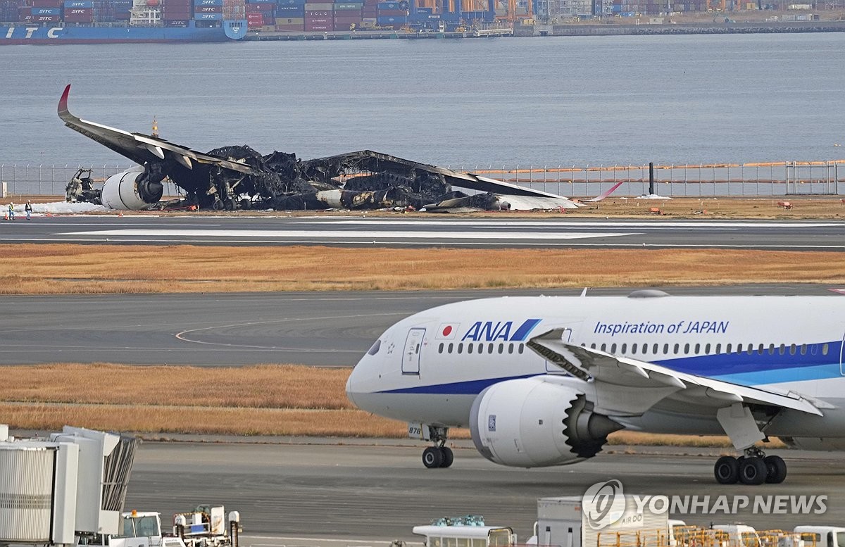 日항공기충돌 교신기록 공개 "해상청機에 활주로 진입지시 안해"(종합2보)