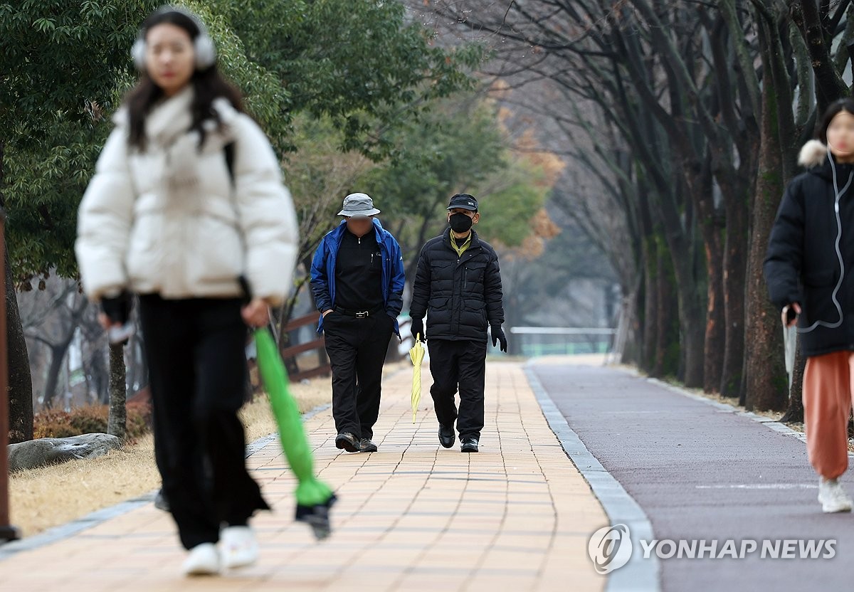 [내일날씨] 전국 흐리고 오후 비나 눈…빙판길·도로 살얼음 주의