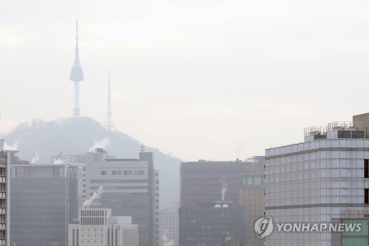 수도권 등 미세먼지 '나쁨'…출근길 안개·빙판길 주의