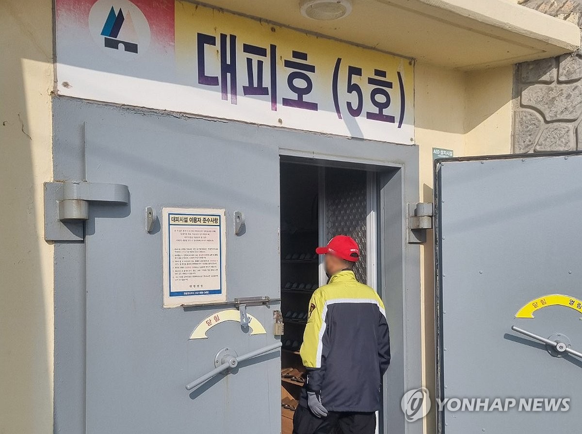 북한 포 사격 도발…밥먹다 허겁지겁 대피한 연평도 주민들