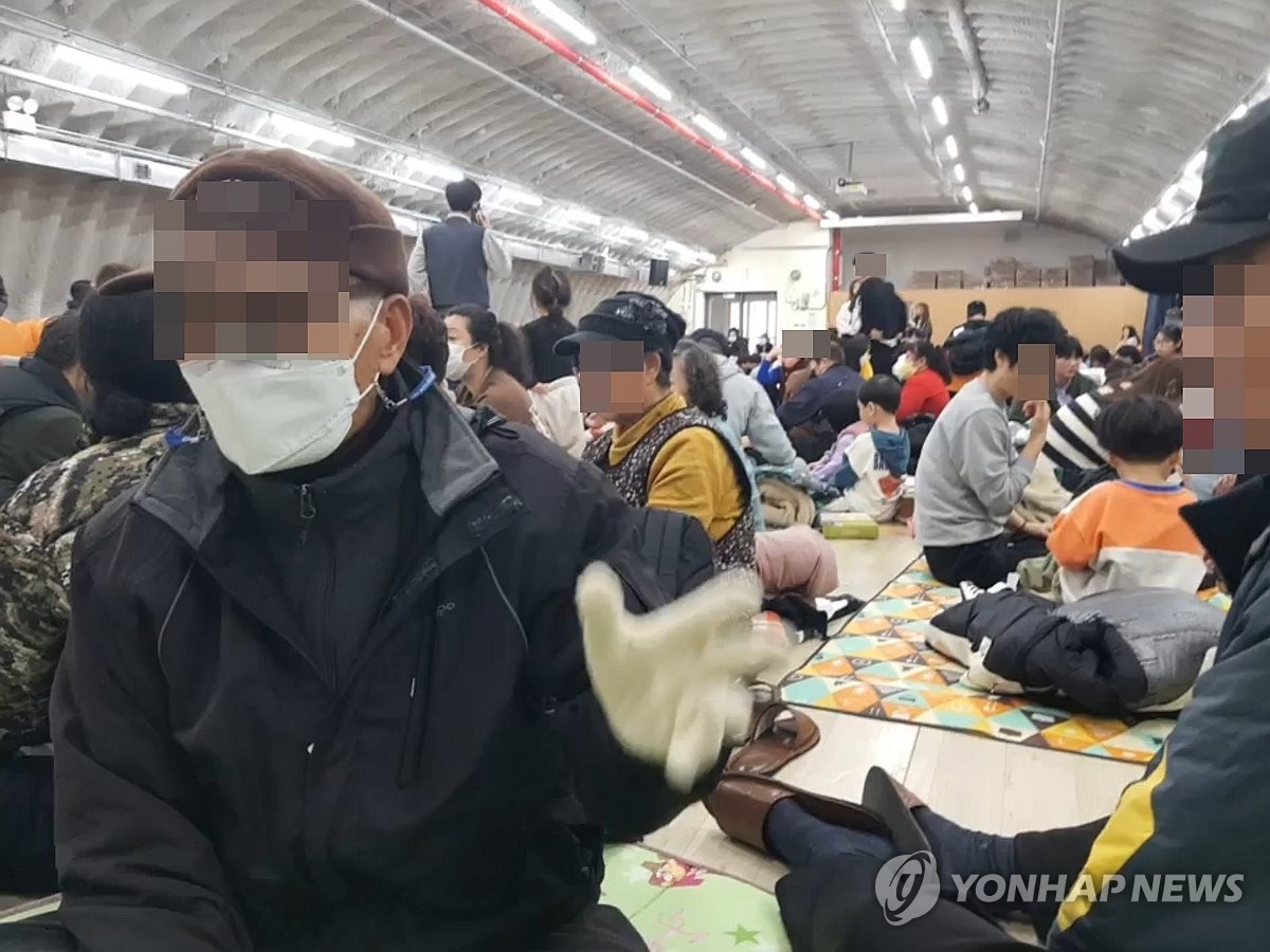 북한 포 사격 도발…밥먹다 허겁지겁 대피한 연평도 주민들