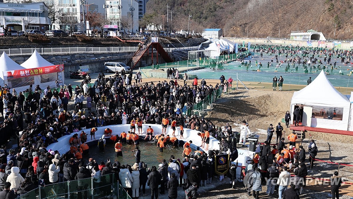 '글로벌축제' 화천산천어축제 관광객 100만명 돌파(종합)