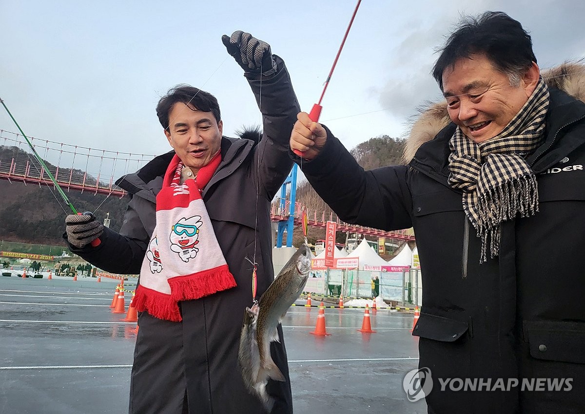 '글로벌축제' 화천산천어축제 관광객 100만명 돌파(종합)