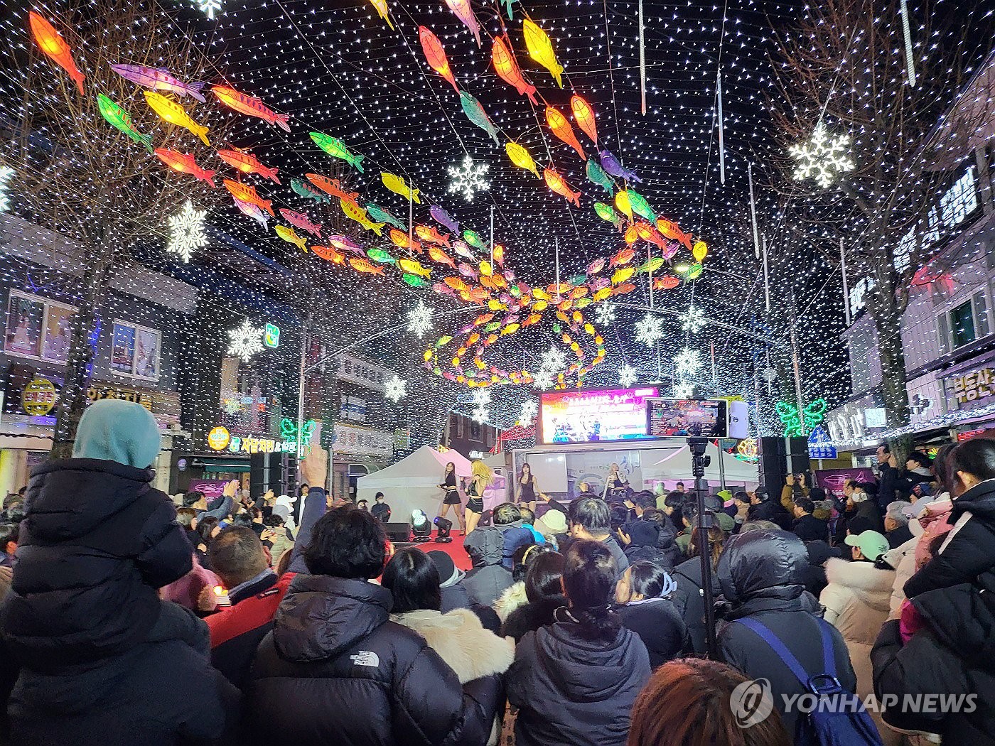 '글로벌축제' 화천산천어축제 관광객 100만명 돌파(종합)