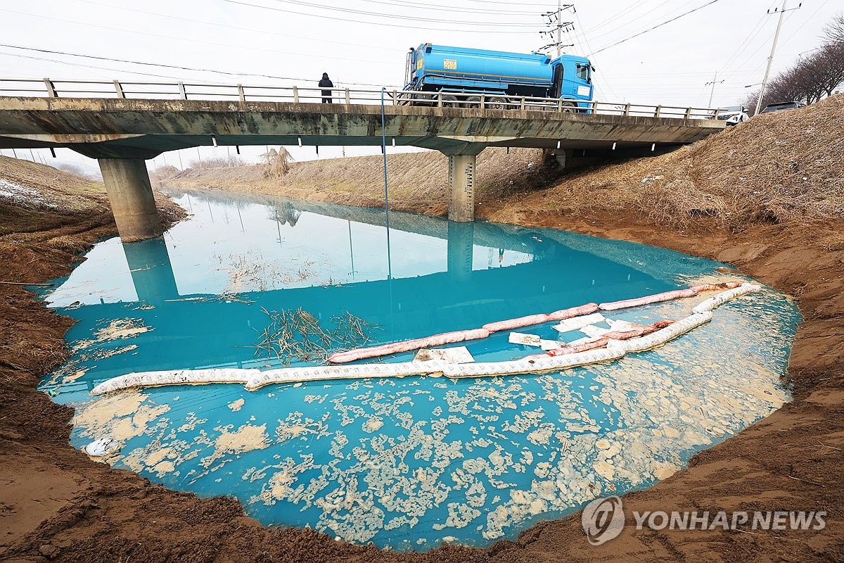 "화학물질 유출 화성·평택 하천, 수질유해물질 기준치 이하"