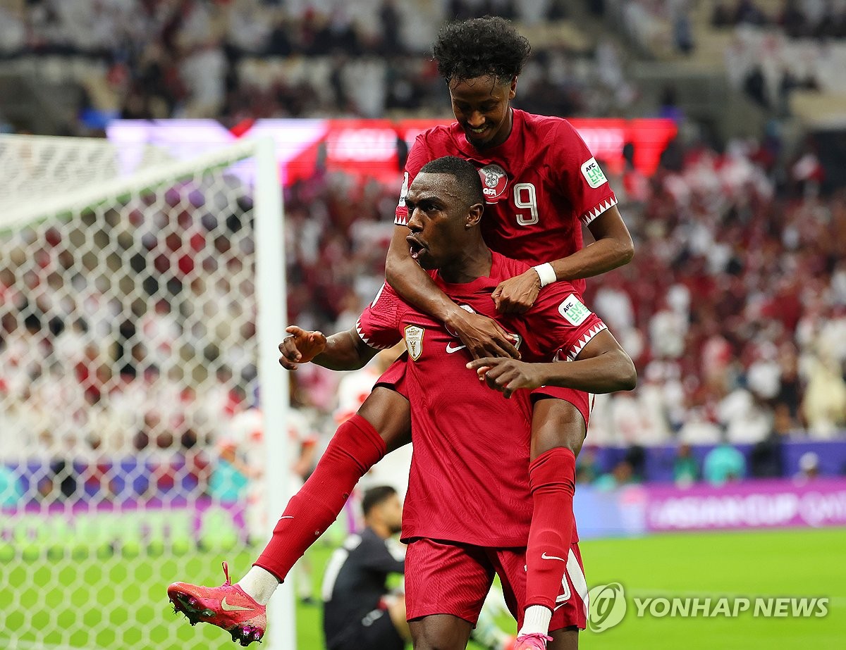 [아시안컵] '디펜딩 챔피언' 카타르, 개막전서 레바논 3-0 격파