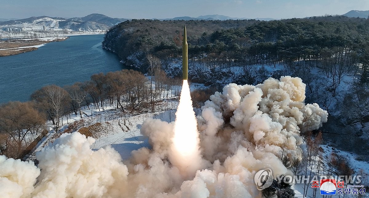 38노스 "北발사 IRBM, 기동형 탄두 재진입체 장착"