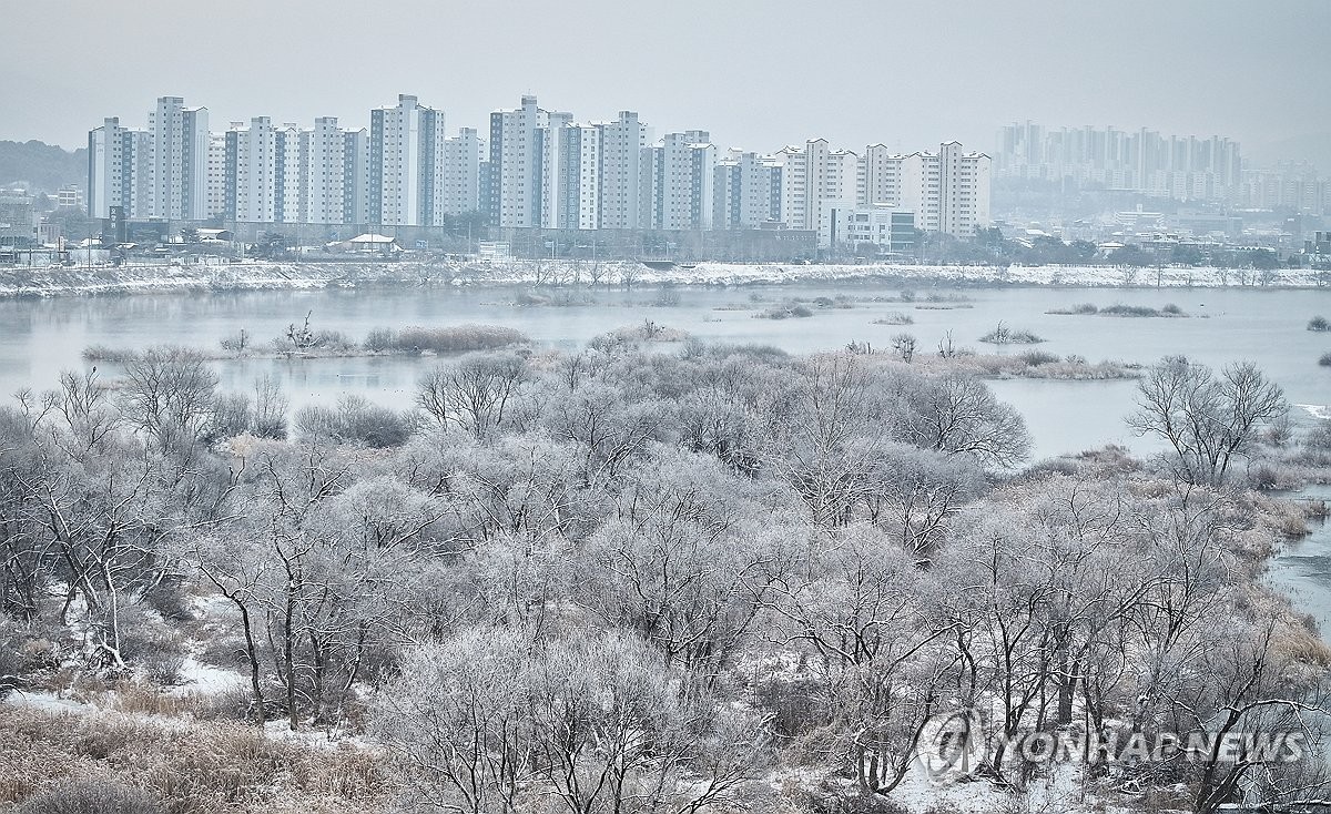 오늘도 출근길 추위…낮부터 기온 오르며 누그러져