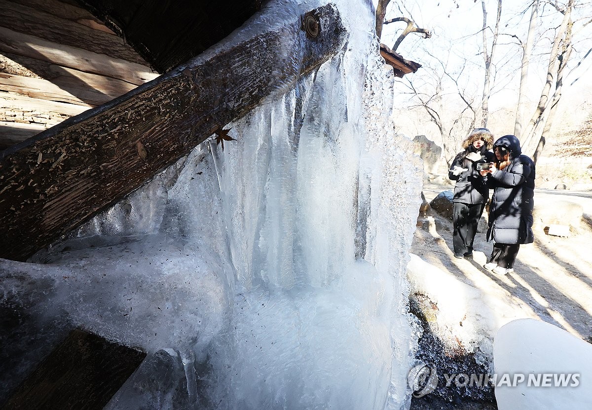 꽁꽁 얼어붙은 내륙…경기·강원 일부 출근길 -15도