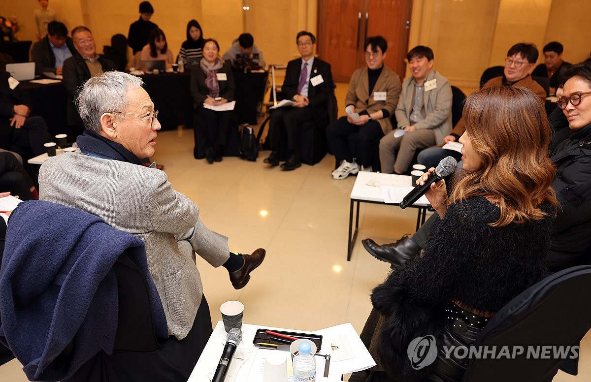 뮤지컬계 만난 유인촌 "암표 문제, 산업적 지원 고민할것"(종합)