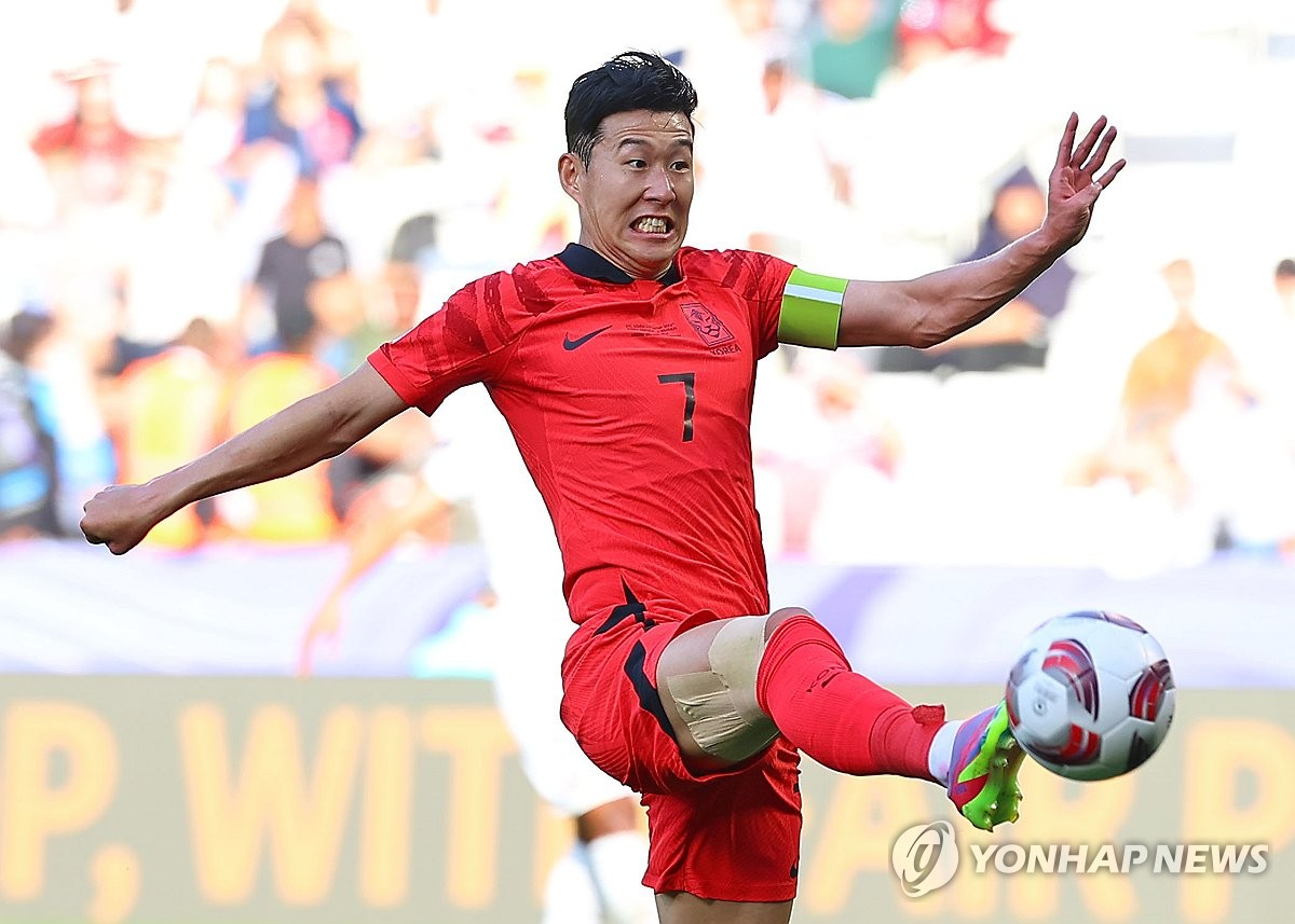한국, 아시안컵 첫판 바레인전 전반 1-0 앞서…황인범 선제골
