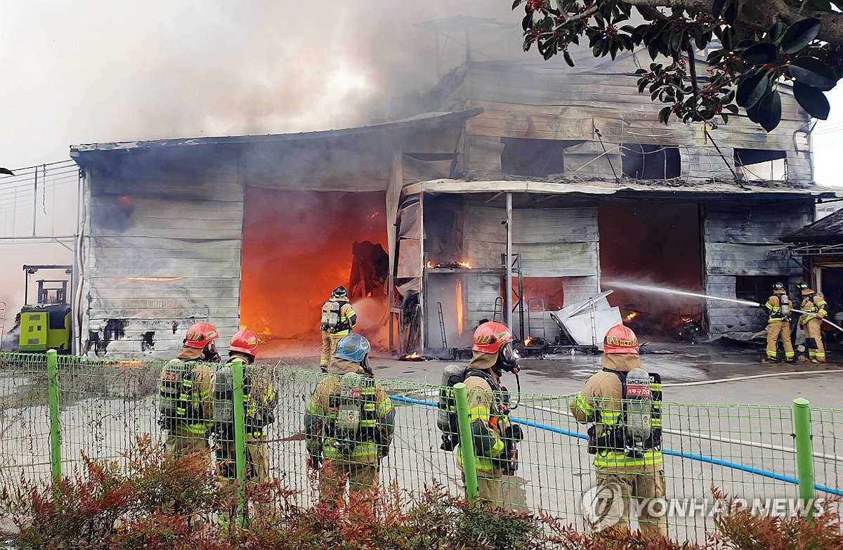 광주 가공식품 공장서 화재…인명피해 없이 완진(종합)