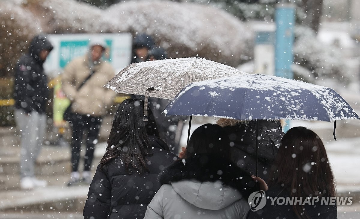 전국 곳곳 눈·비 계속…"빙판길·살얼음 조심"