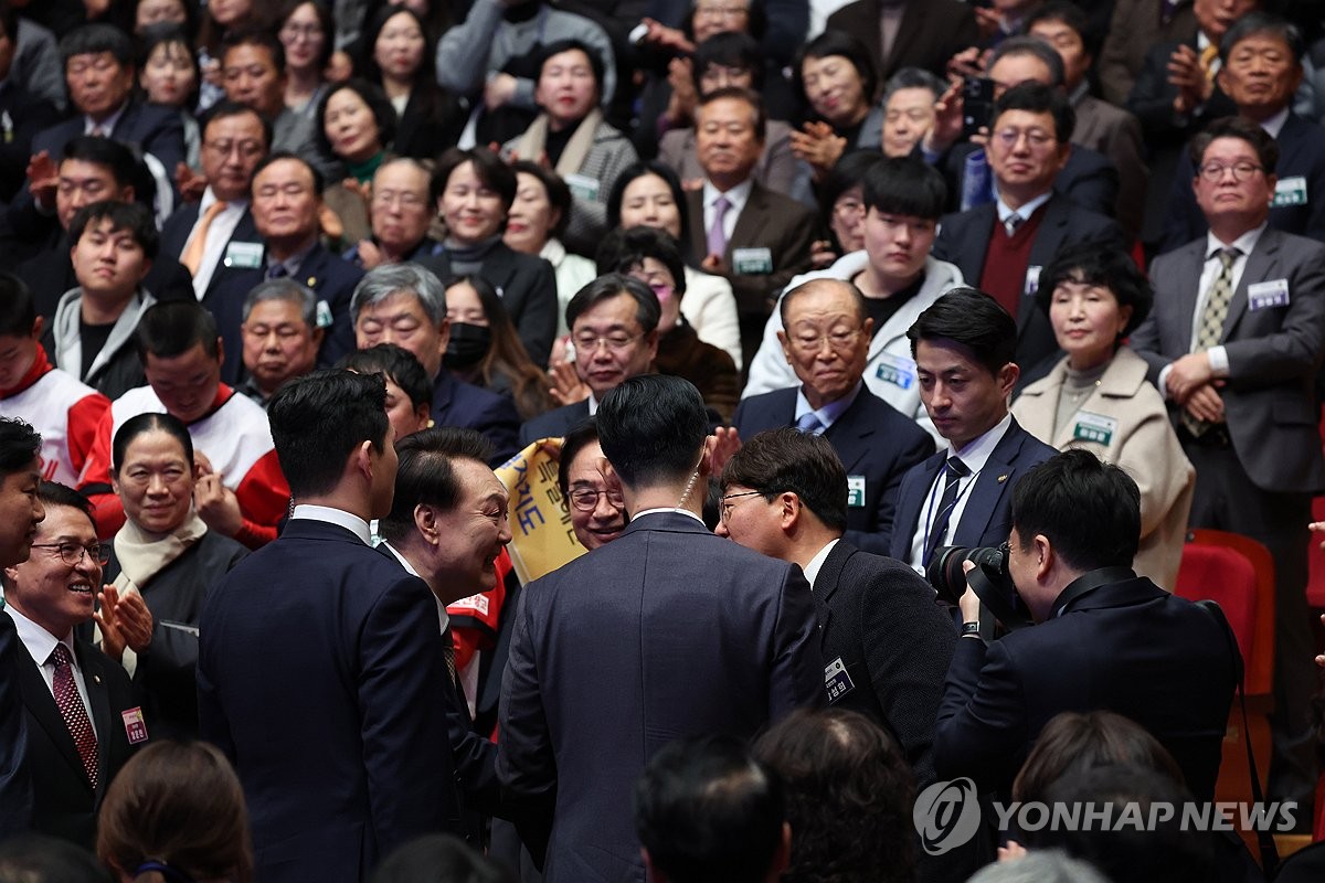 민주당, 강성희 강제퇴장에 "경호 빙자 폭력…尹 사과해야" 총공세