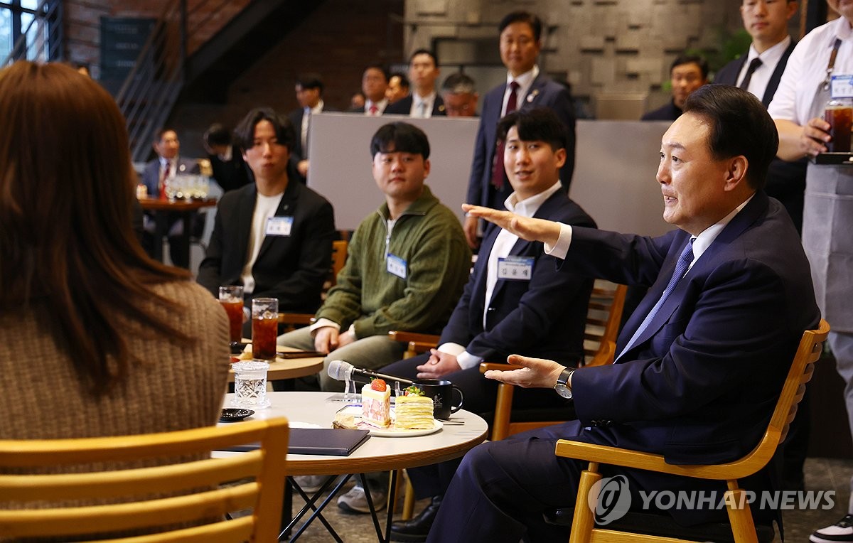 尹대통령 "직무 수행 중 희생한 군·경찰 충분히 지원할 것"