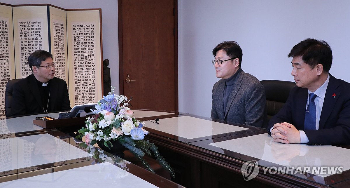 홍익표, 천주교 찾아 "사형제 폐지, 여야간 협의하겠다"