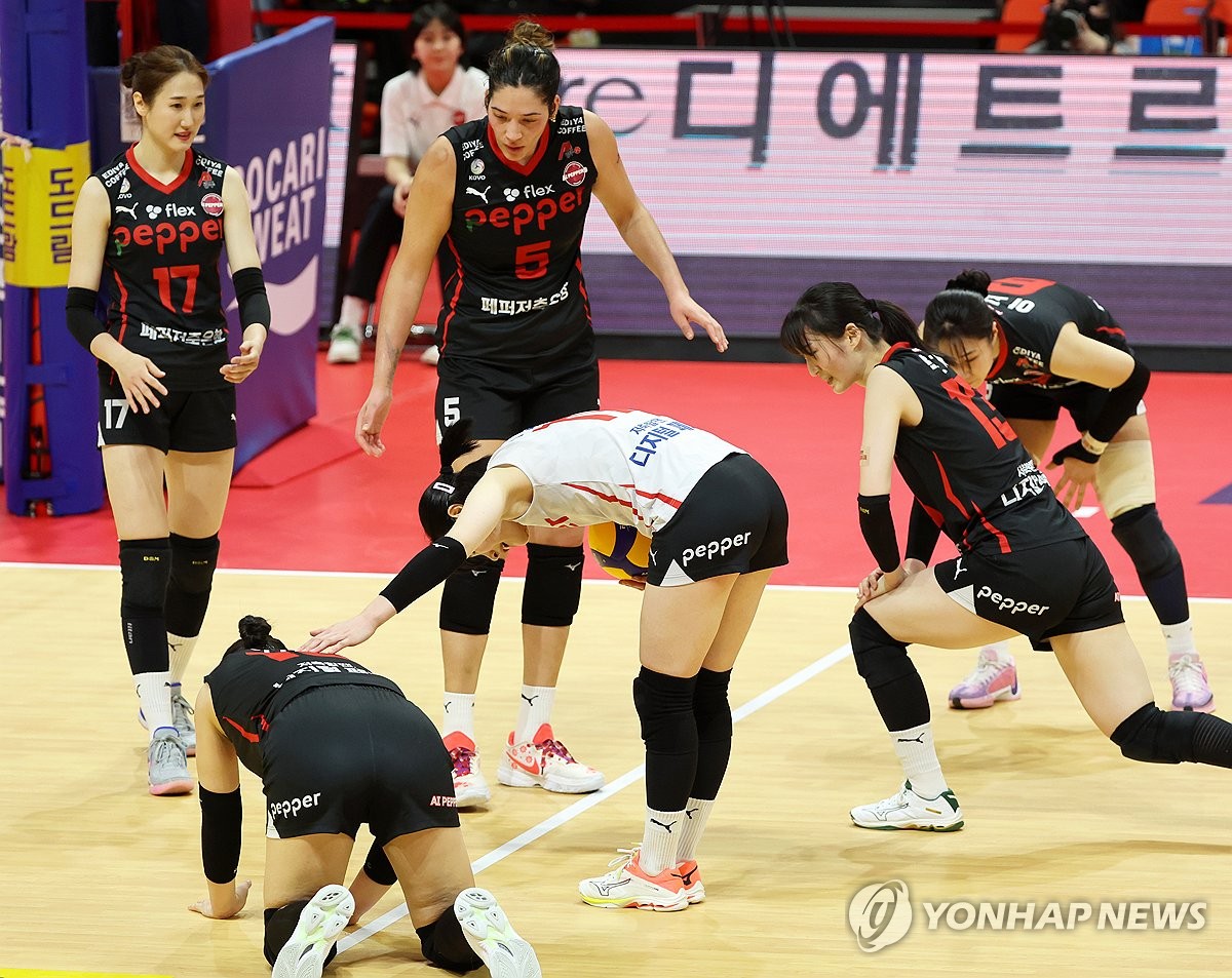 여자배구 1위 현대건설 6연승으로 전반기 끝…삼성화재 3위 탈환(종합)