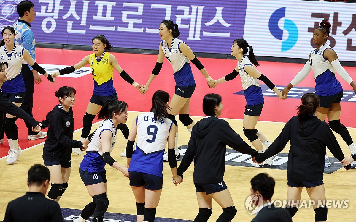 프로배구 남자부 우리카드 불안한 선두…여자부는 현대건설 독주