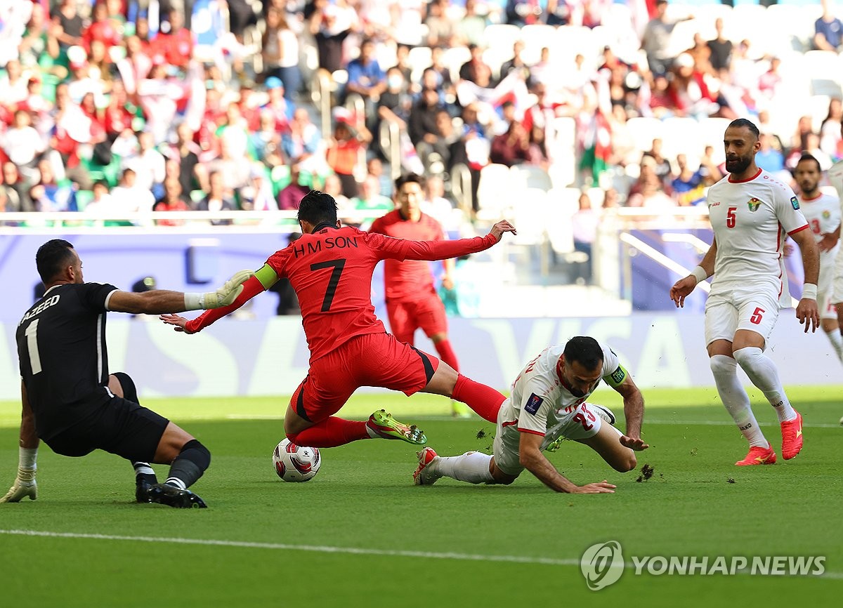 [아시안컵] 2경기째 '선제골→실점'…허술한 위기관리 능력