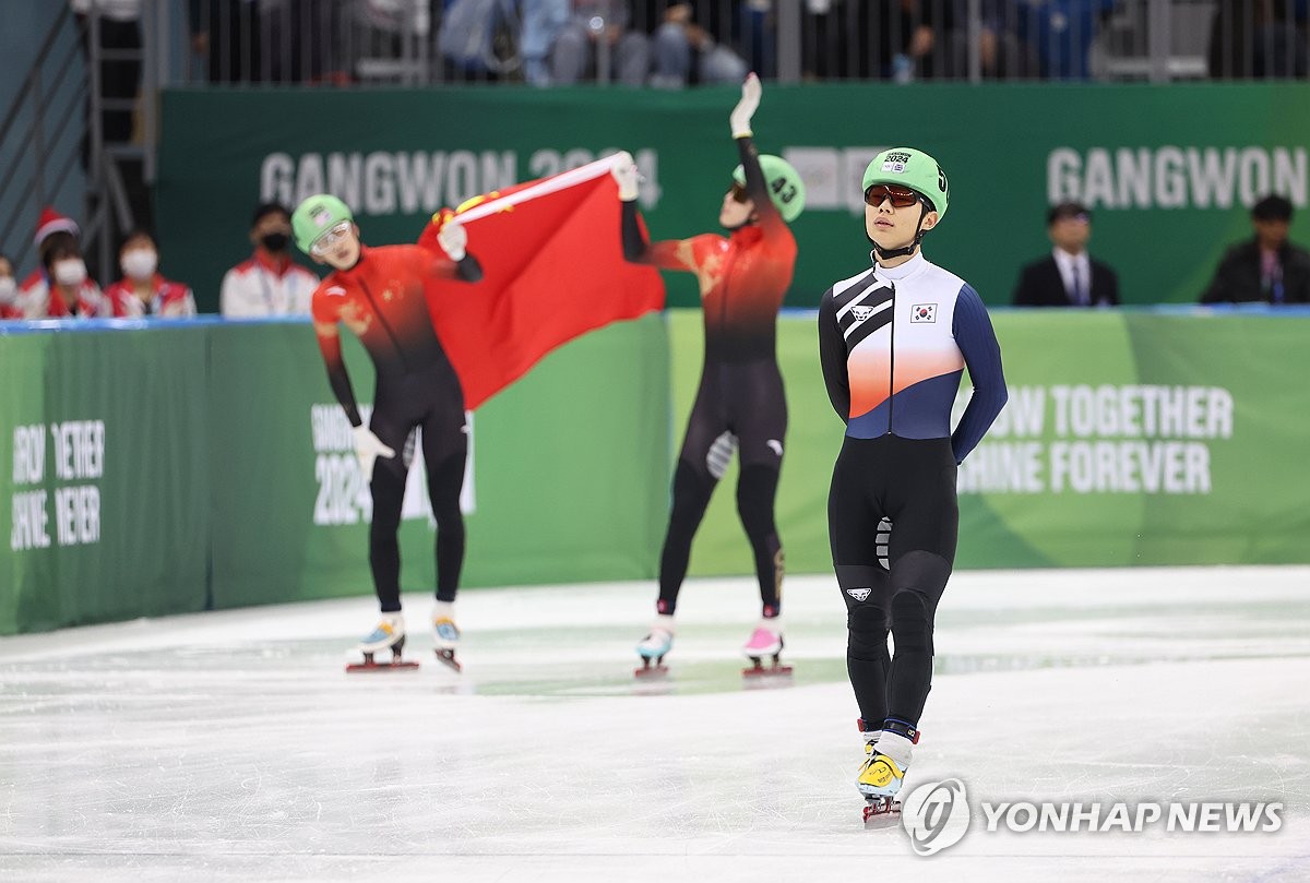 [청소년올림픽] 중국 선수 반칙에 넘어진 쇼트트랙 주재희…남자 1,000ｍ 4위