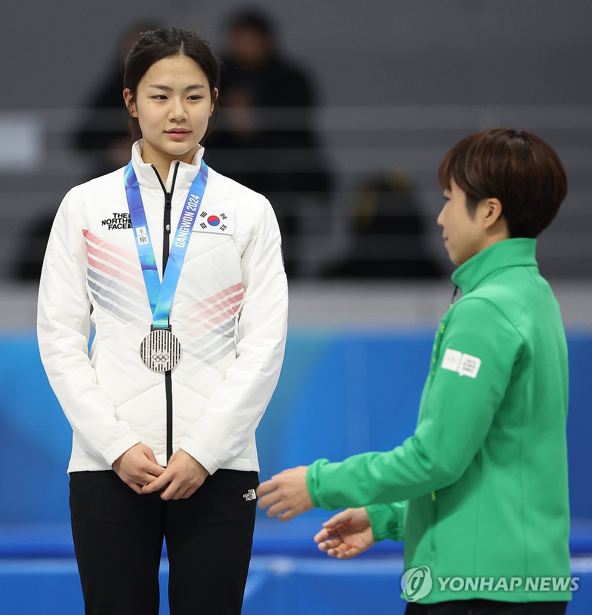 [청소년올림픽] 빙속 정희단, 돌발 변수에도 은메달 "재밌는 경험했어요"