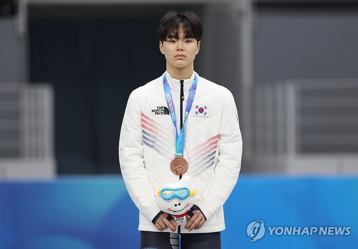 [청소년올림픽] 빙속 신선웅, 동메달 걸고 울컥 "긴장 많이 했다"