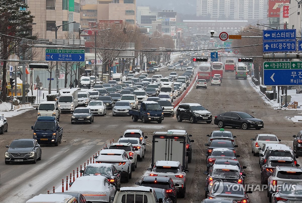 광주·전남 사흘째 대설특보 사고·불편 이어져…오후 해제 전망