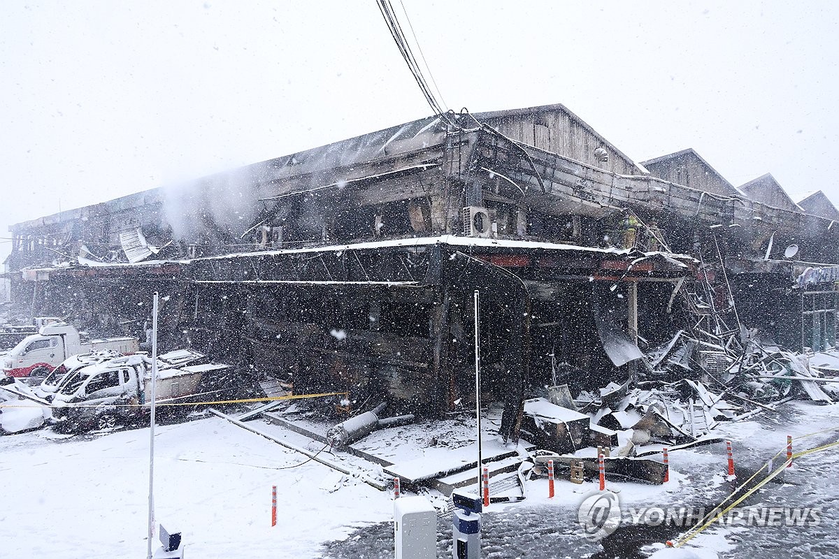 서천소방 "이어져 있는 점포·거센 바람에 화재 급격히 확산"